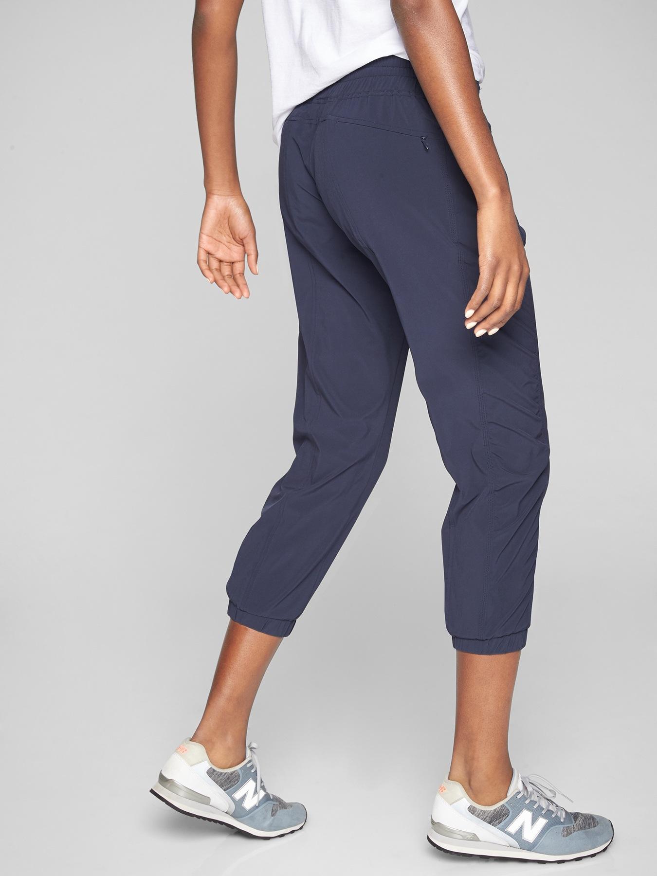 Athleta Synthetic La Viva Capri in Navy 