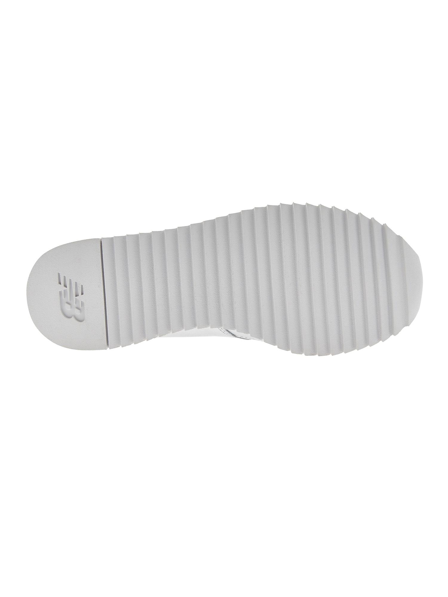 520 mid cut sneaker new balance