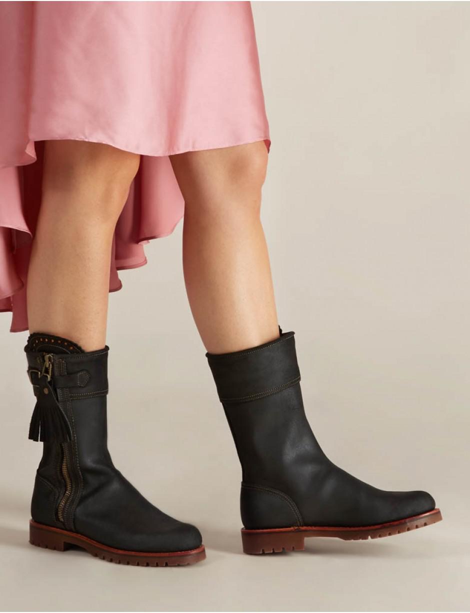 black tassle boots
