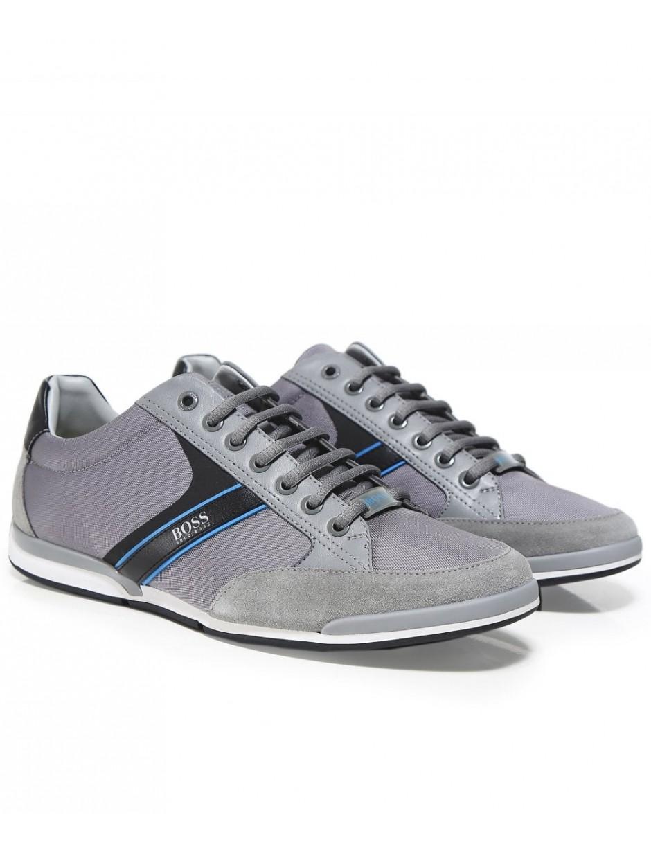 sneakers with round toe box