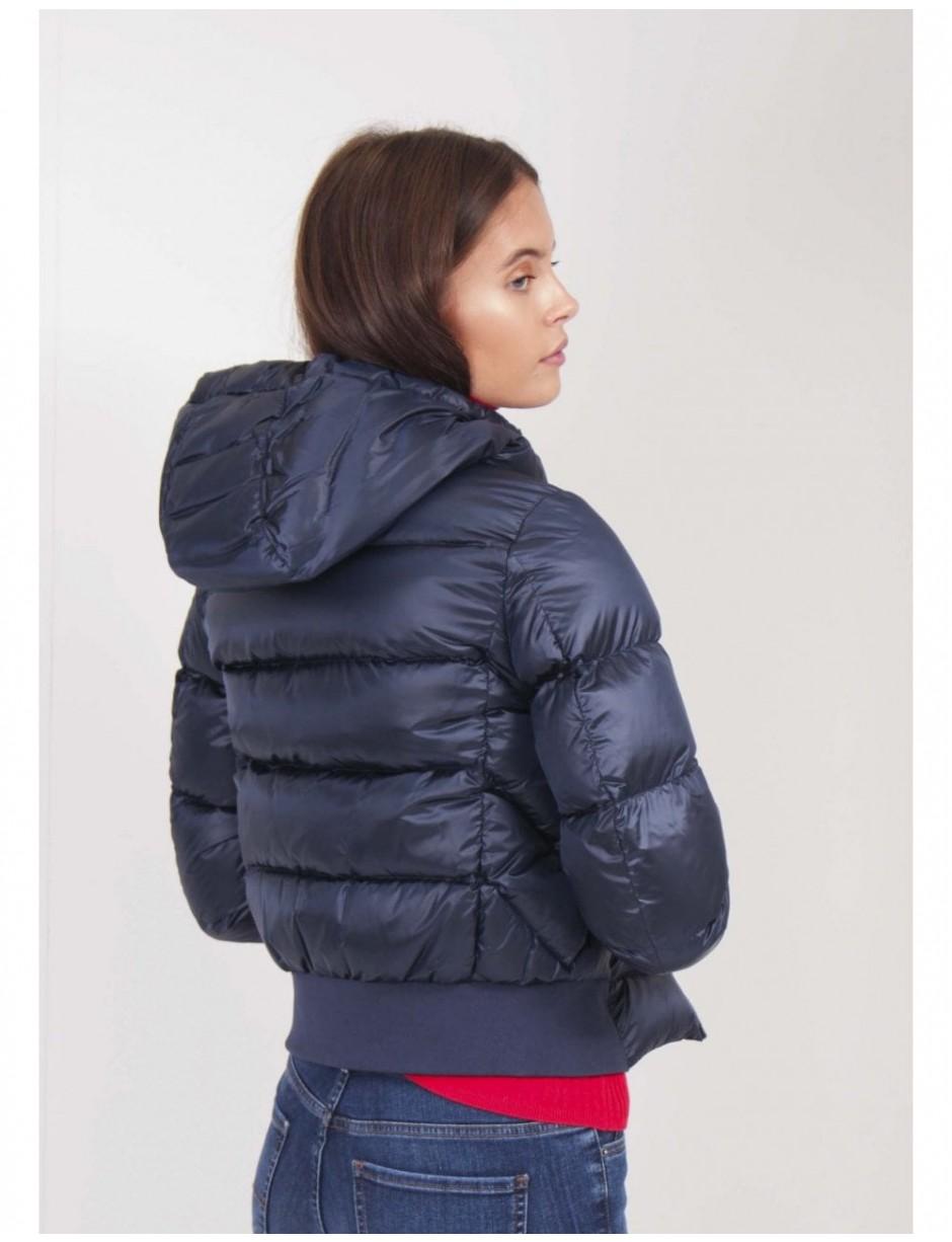 parajumper mariah age 16