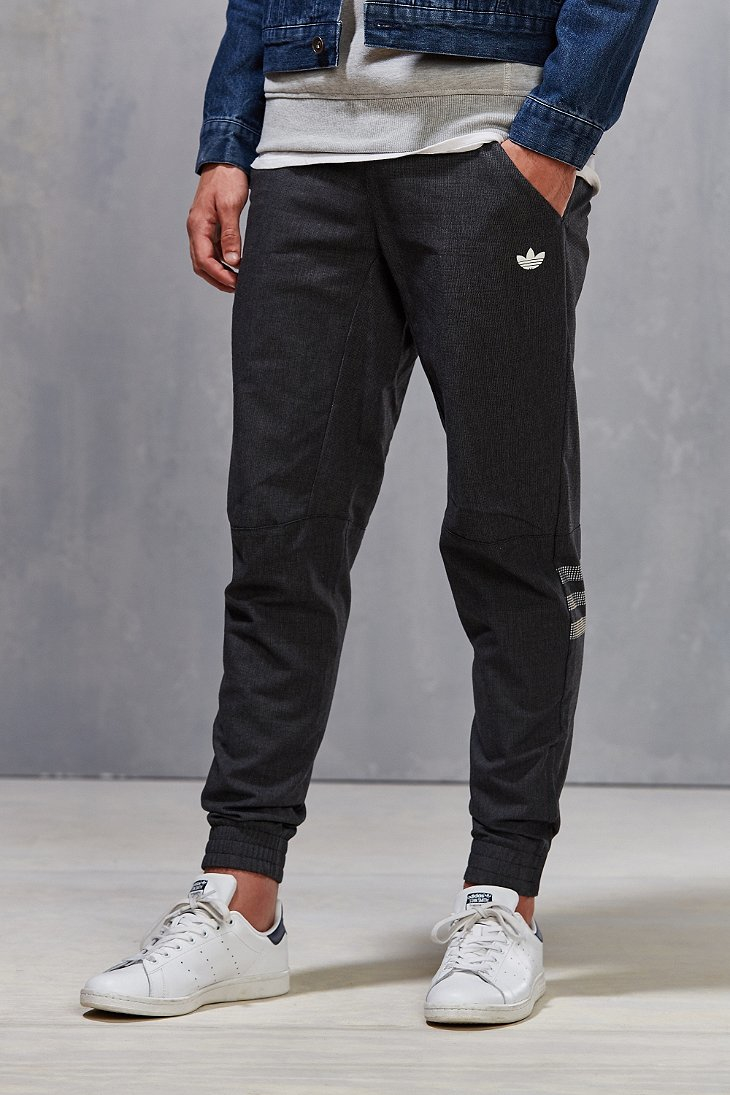 adidas Essentials Single Jersey Tapered Badge of Sport Pants - Black |  adidas KE