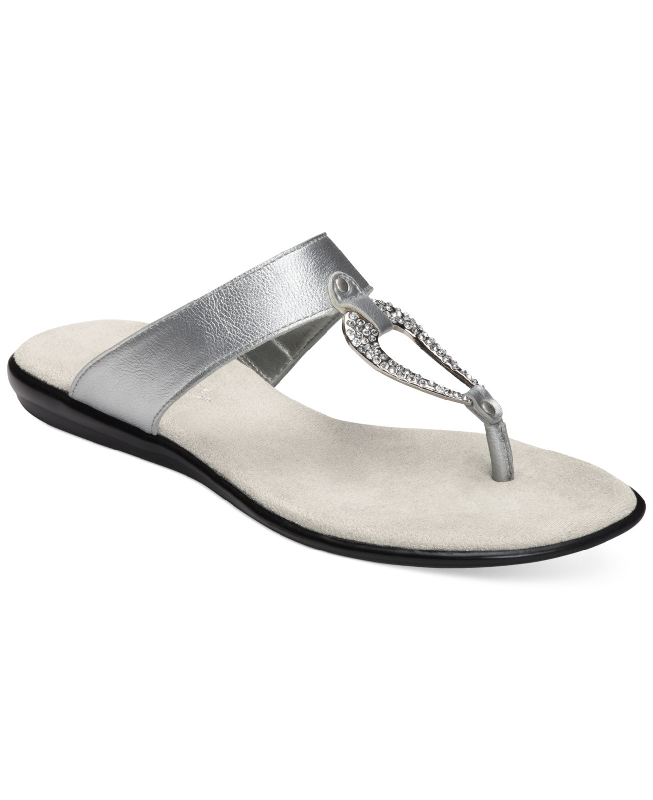Aerosoles Bachelorette Flat Thong Sandals in Silver | Lyst