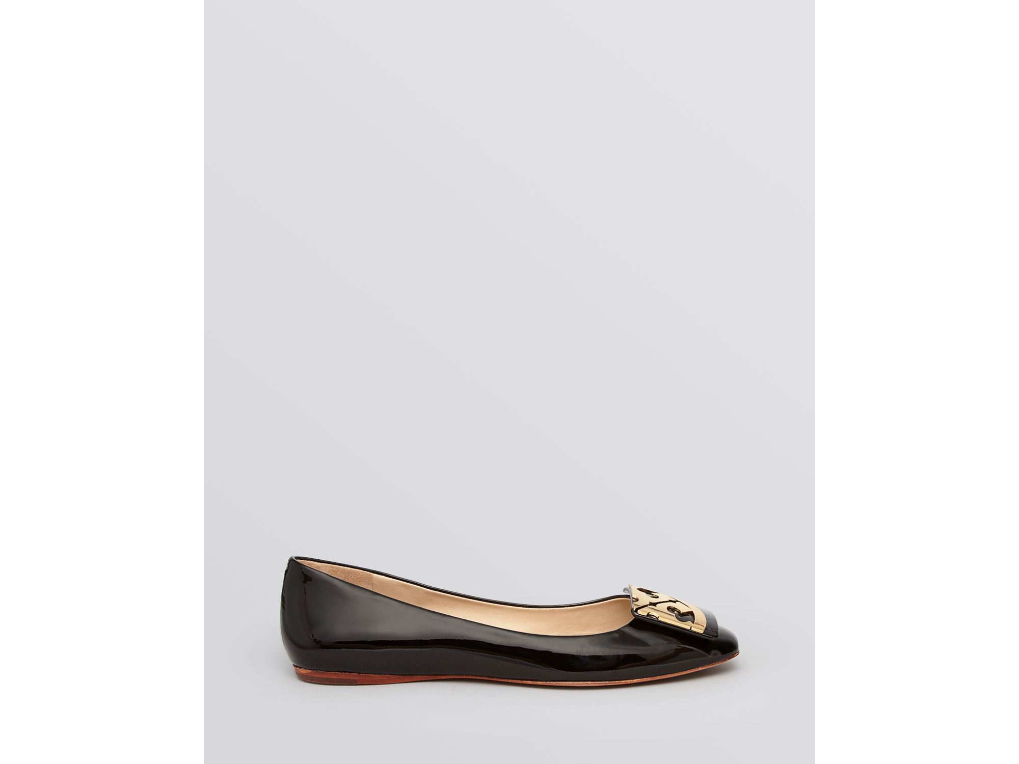 Tory Burch Flats - Square Toe Logo in Sand (Natural) | Lyst