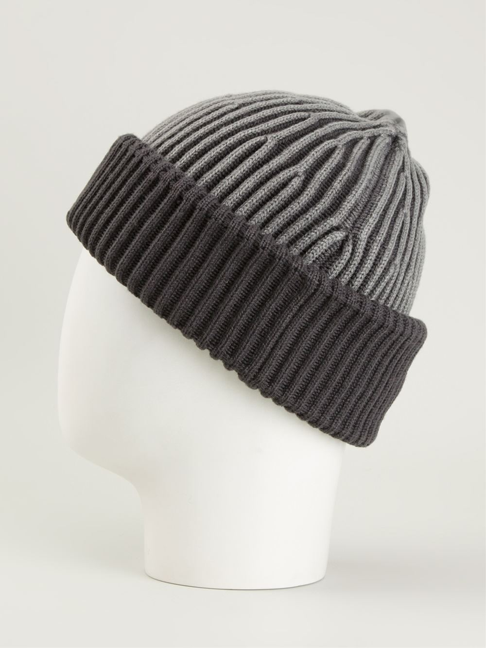 stone island wooly hat with badge