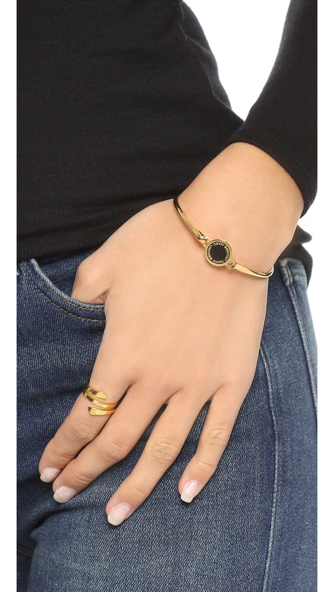 Marc Jacobs Enamel Logo Disc Hinge Bracelet Outlet Sale, UP TO 67% OFF |  www.ldeventos.com