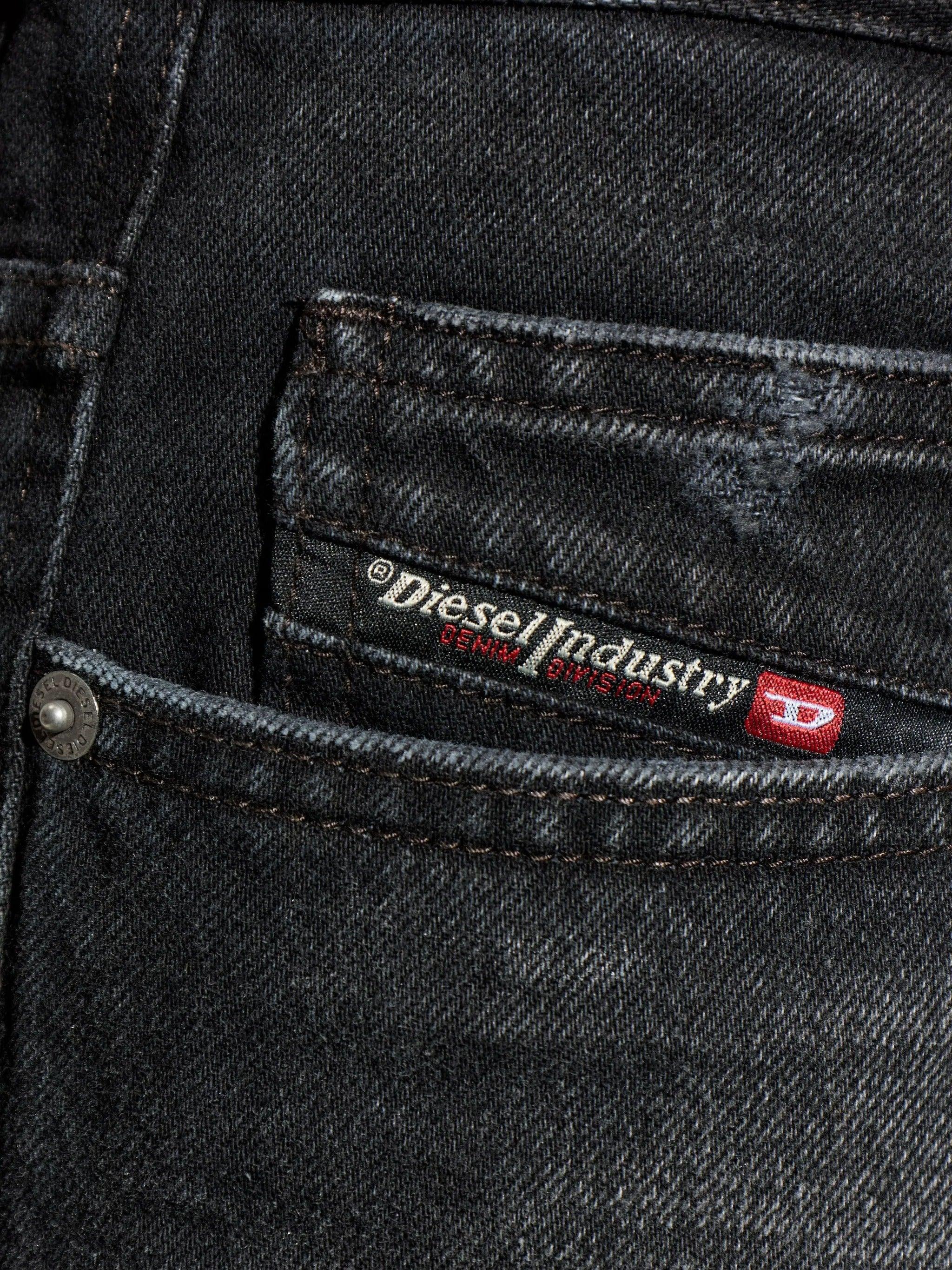 DIESEL 2001 D-Macro L.32 Pantaloni in Black for Men | Lyst