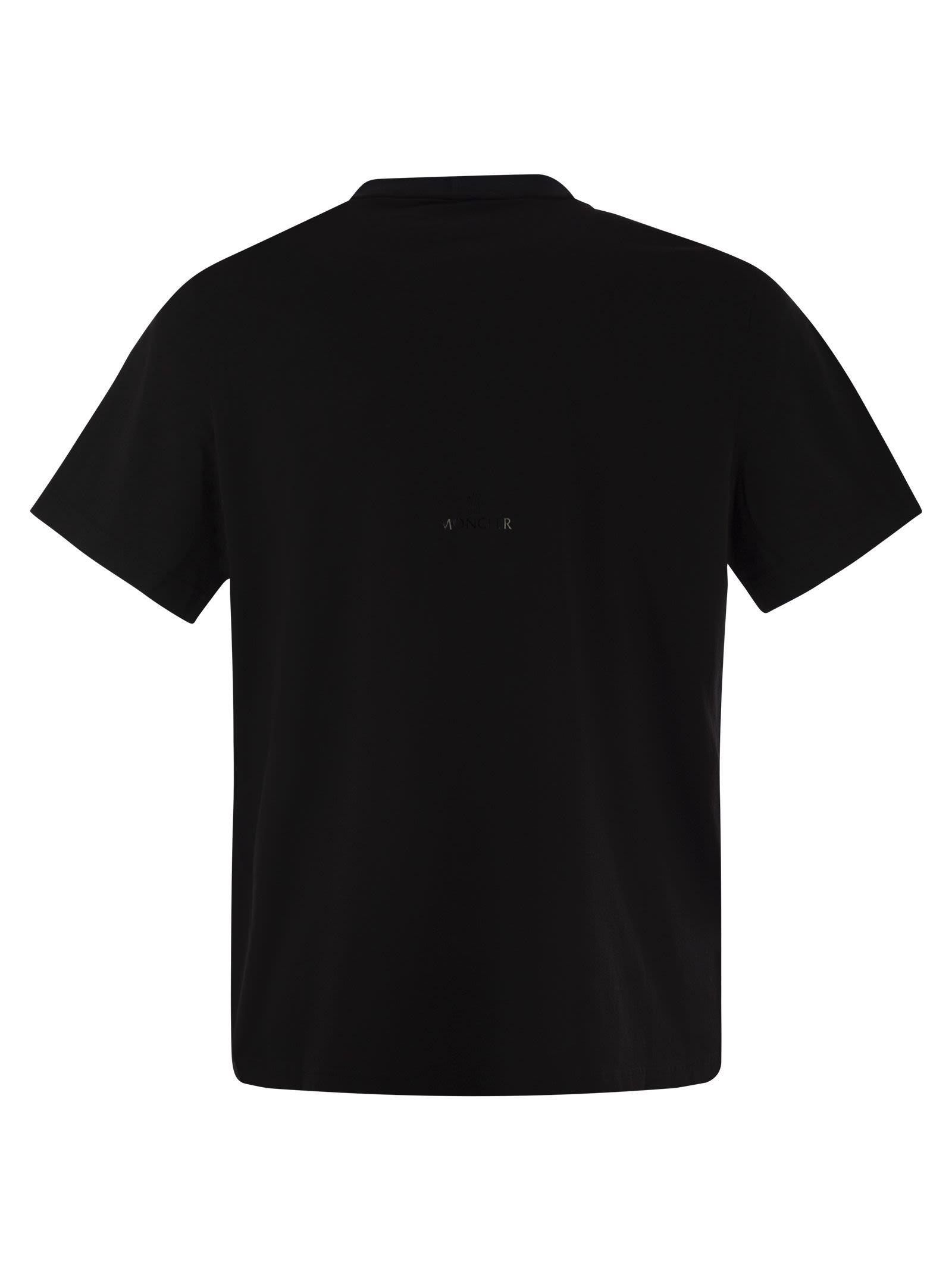 Moncler T Shirt With Logo in Black for Men | Lyst