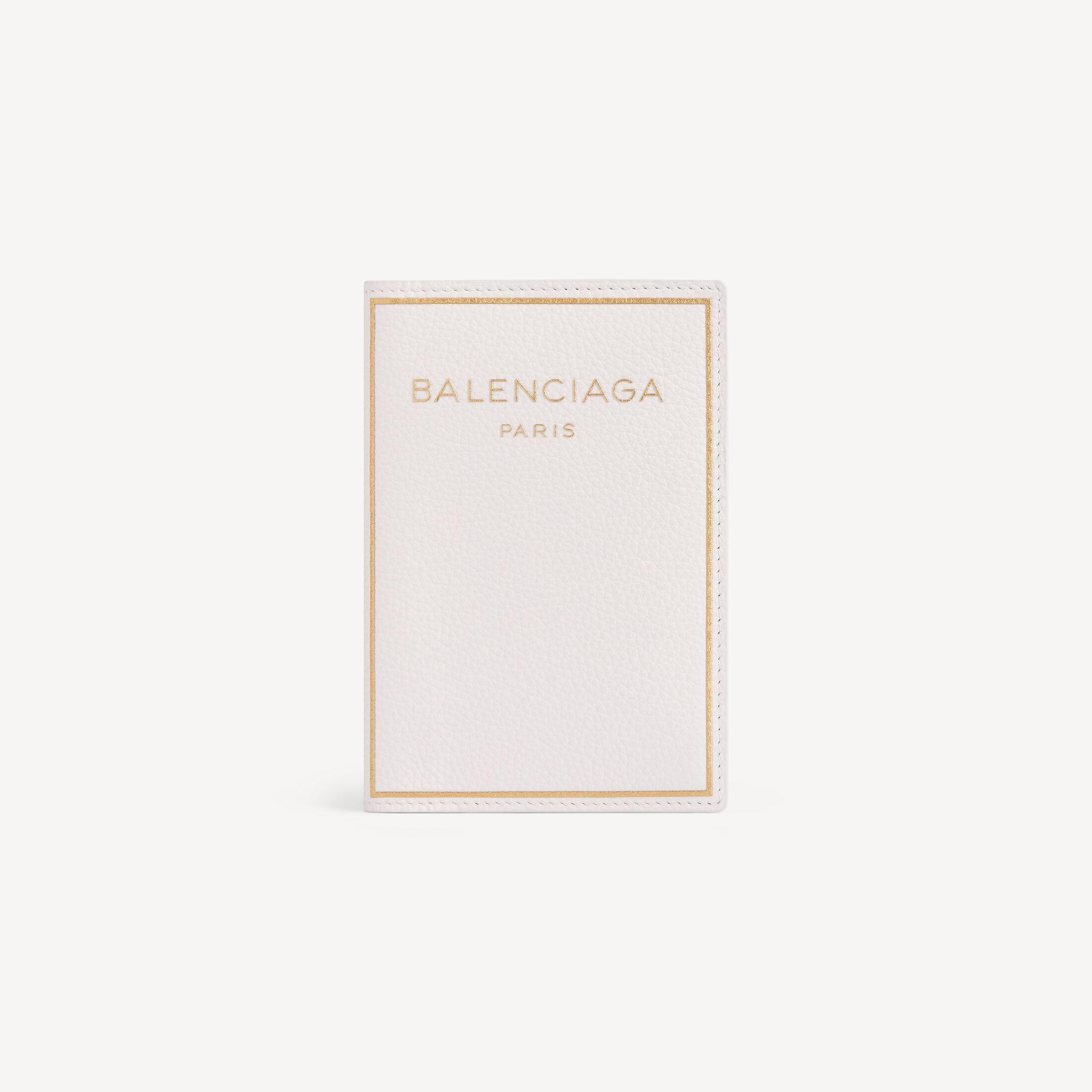 BALENCIAGA パスポートケース ホワイト Balenciaga Fragrance Passport Cover in White | Lyst