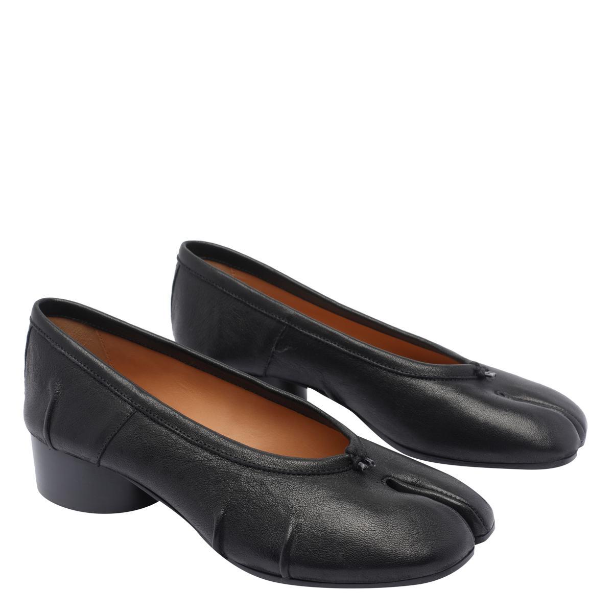フラットシューズ Maison Margiela Black Leather Tabi Ballerinas With Signature Maison Margiela Tabi Ballerina (Black) – CNCPTS