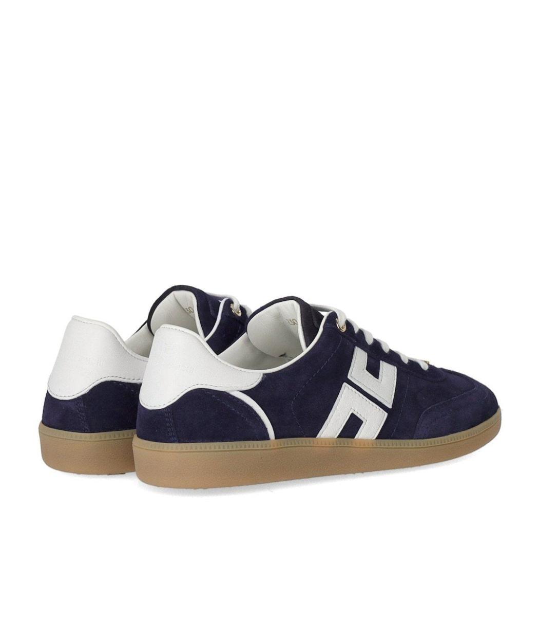 【★完売必至★】ELISABETTA FRANCHI ☆ ロゴスニーカー Leather sneakers with logo detail | Elisabetta Franchi