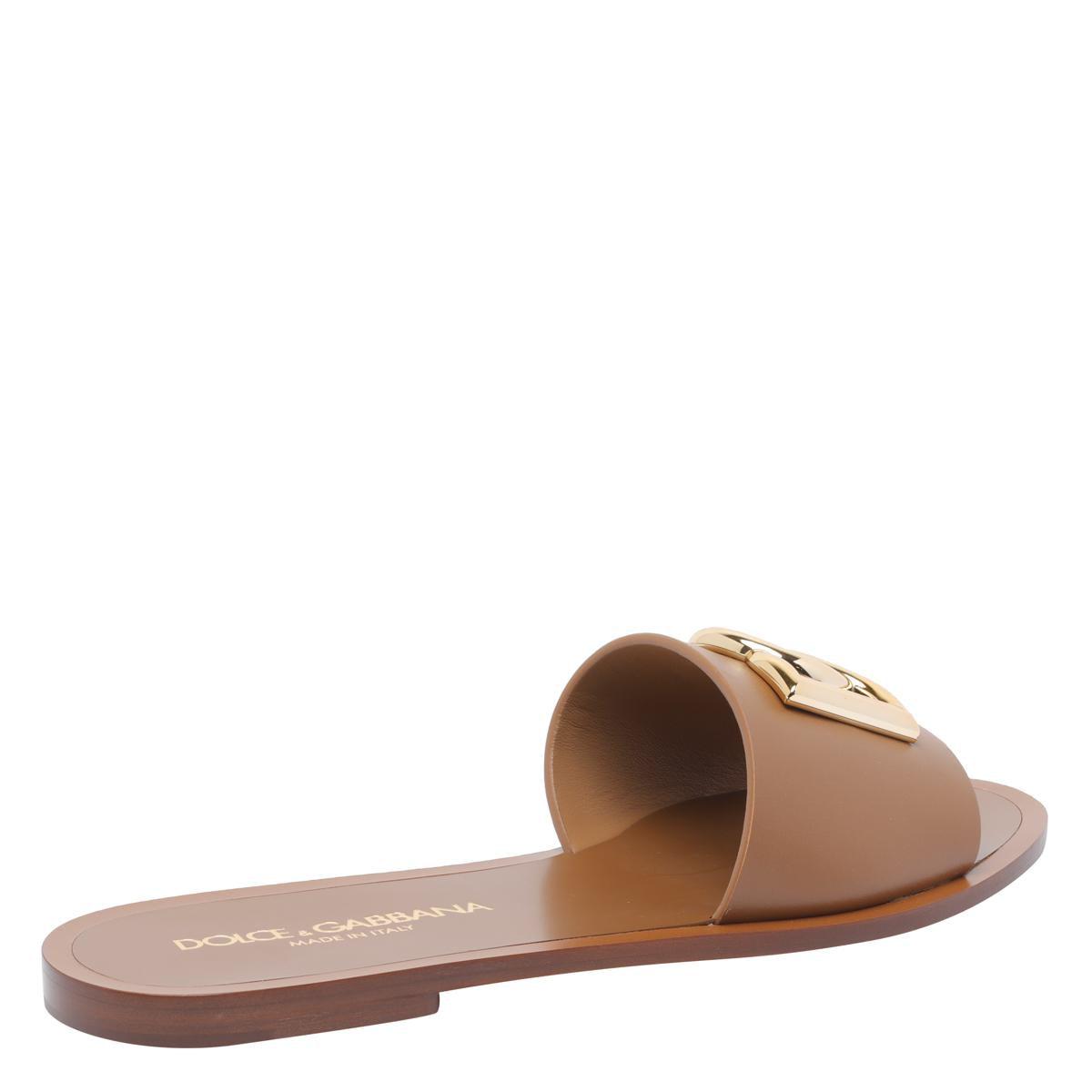 サンダル・ミュール Dolce Gabbana Flat Sandals Dolce&Gabbana Cutout DG Flat Slide Sandals | Neiman Marcus