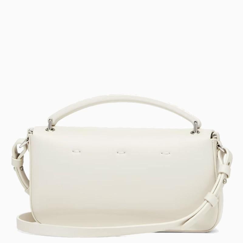 FENDI フェンディTHE BAGUETTE フォンポーチ ホワイト FENDI フェンディTHE BAGUETTE フォンポーチ ホワイト