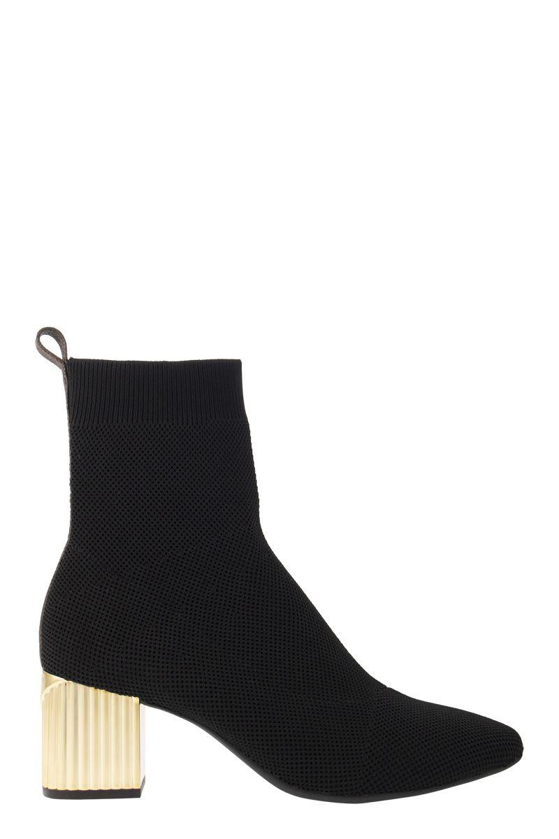 casual shoes under 2000