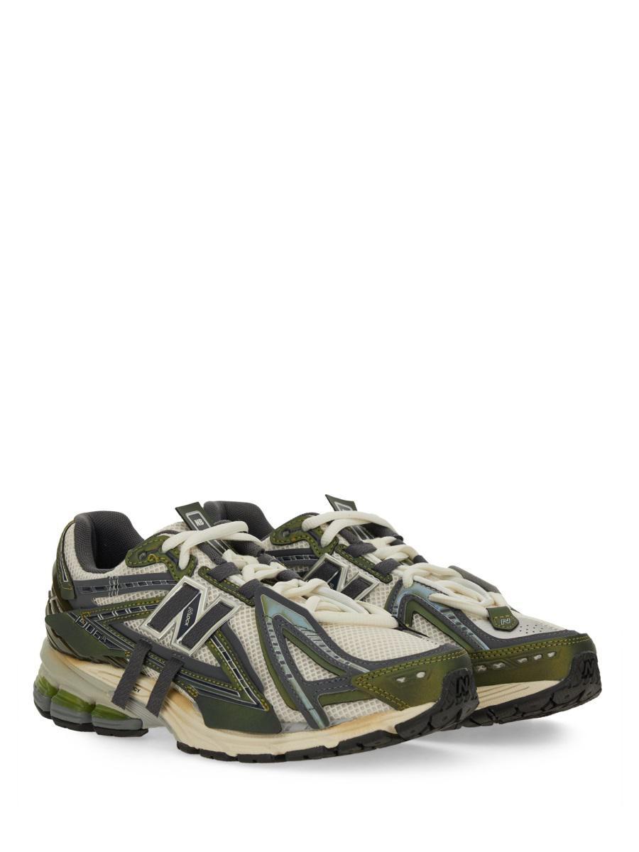 ★New Balance★ NBRJFS120E SD1301OG3 LOLIVE GREEN NBRJFS120 New Balance Hesi Low v2 Traffic Light Pack | SneakerNews.com