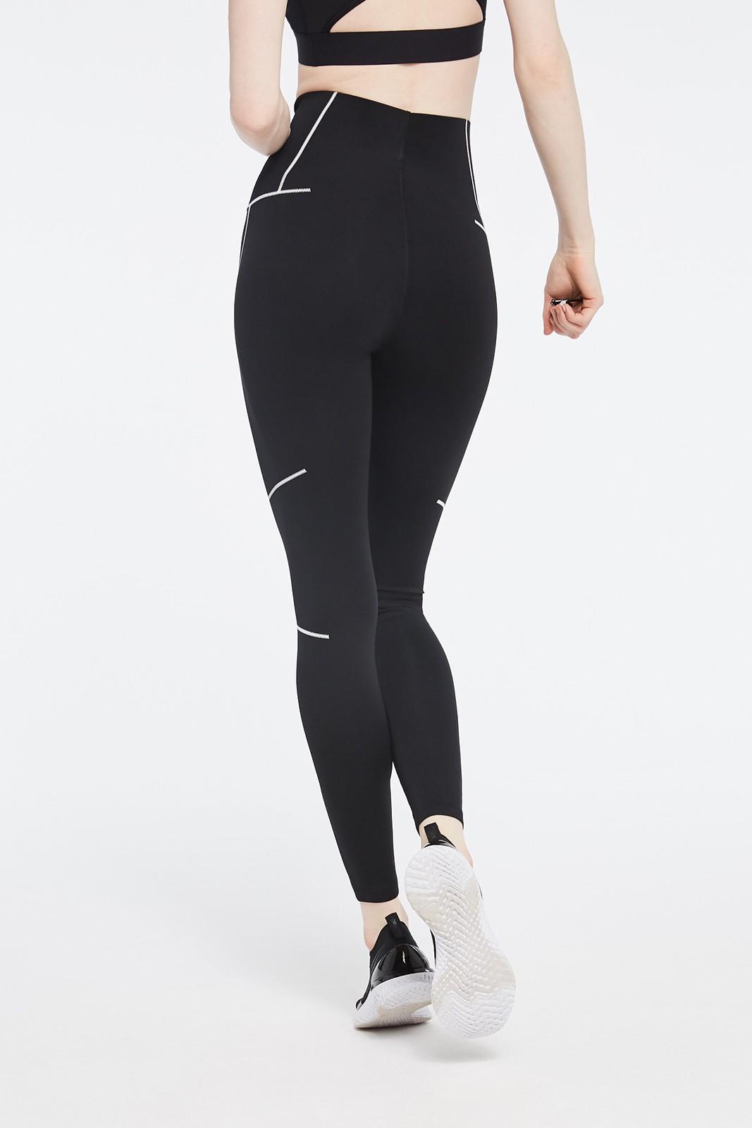 nike zig zag tight