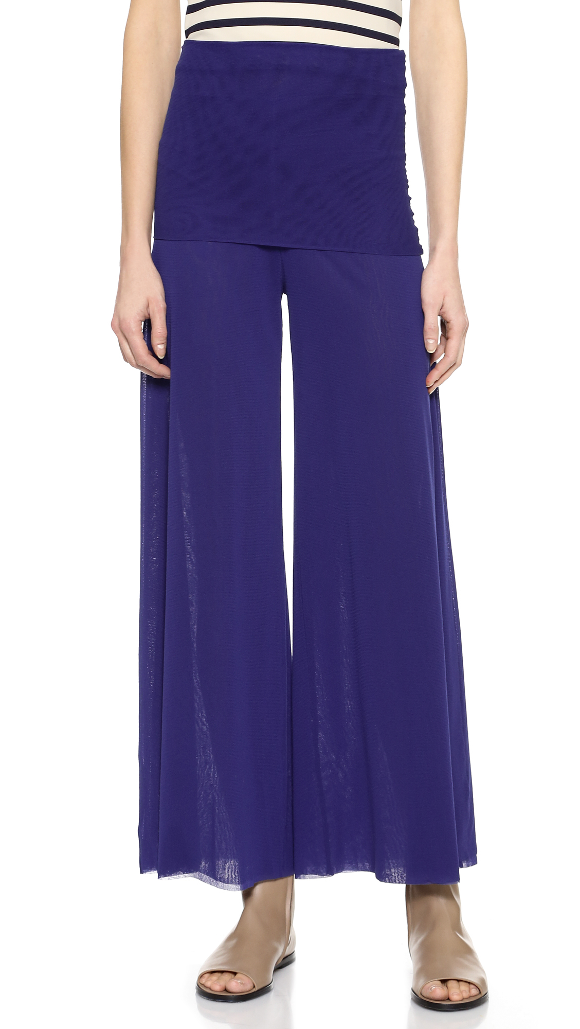 Blue wide leg pants Woven fabric Mixed print design Wide leg Concealed side zip fastening Our model wears a UK 8 and is cm/5'9'' tall.