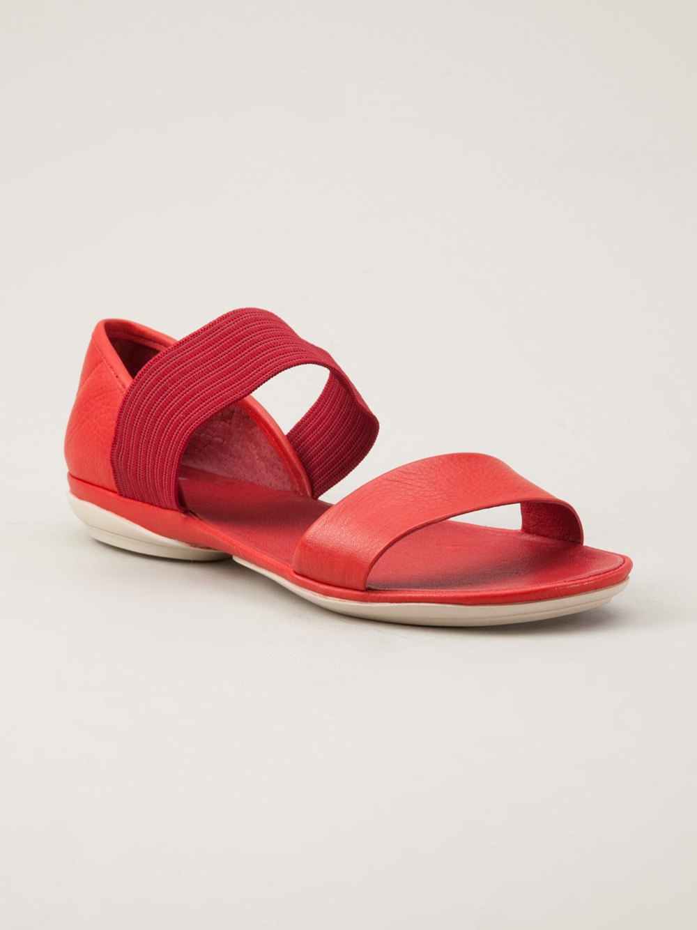camper right sandal