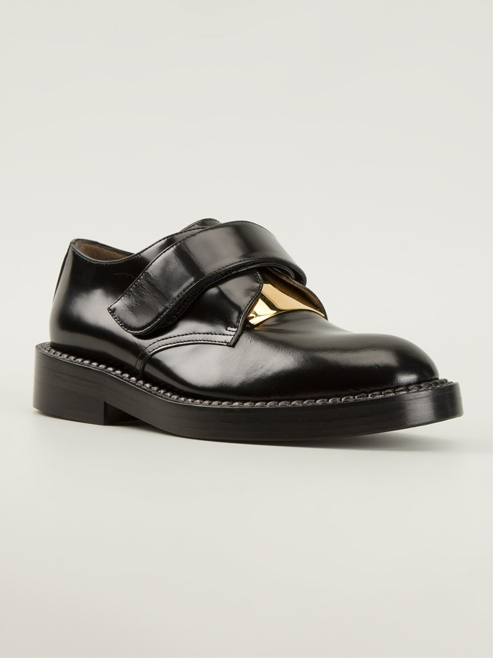 shoes with velcro fastening
