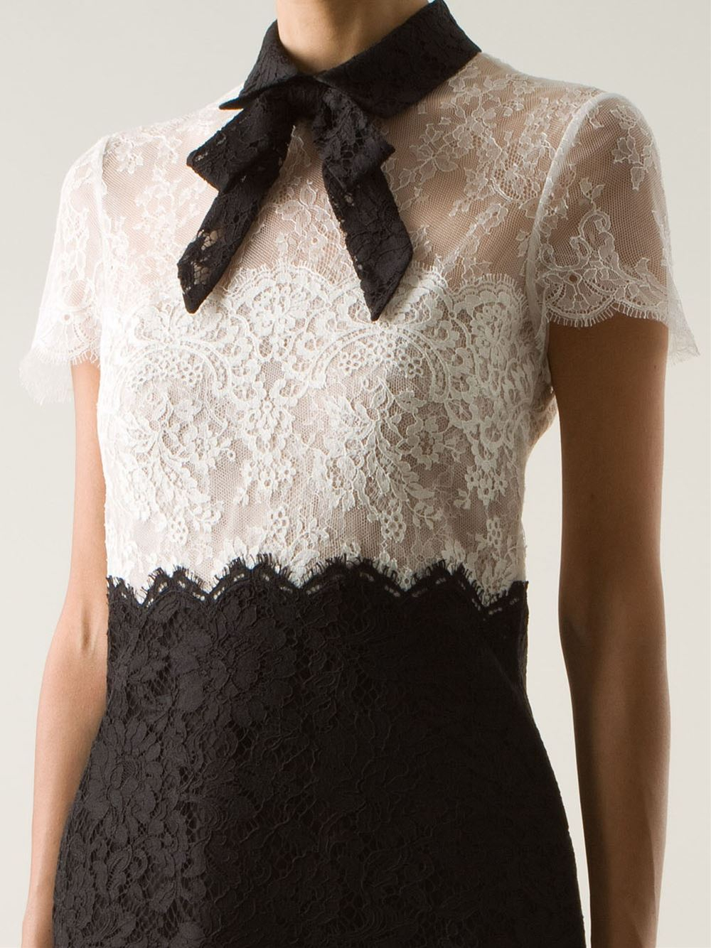 Vise dig rødme Vært for Valentino Bow Collar Lace Dress in Black | Lyst
