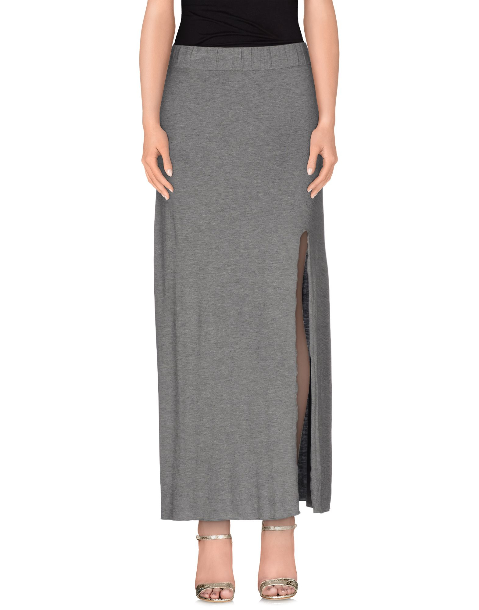 You are here Maxi skirts are easy to style in summer. Comfortable and cool, this mint maxi skirt is a summer staple. The pastel accessories are the perfect color for summer. 8. Grey Maxi Skirt + Heart Sweater. Source. This combination makes for a very stylish and comfortable look. When styled right, a maxi skirt can look amazing in the fall and winter.