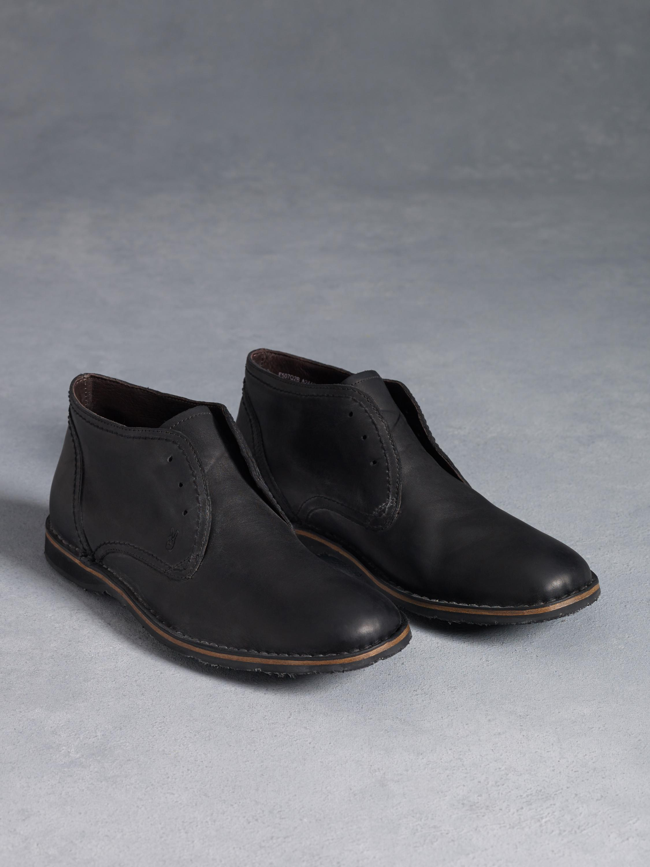 laceless chukka boots