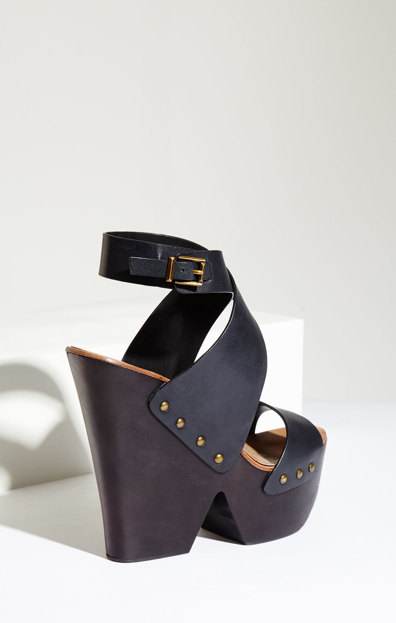 bcbgmaxazria wedges