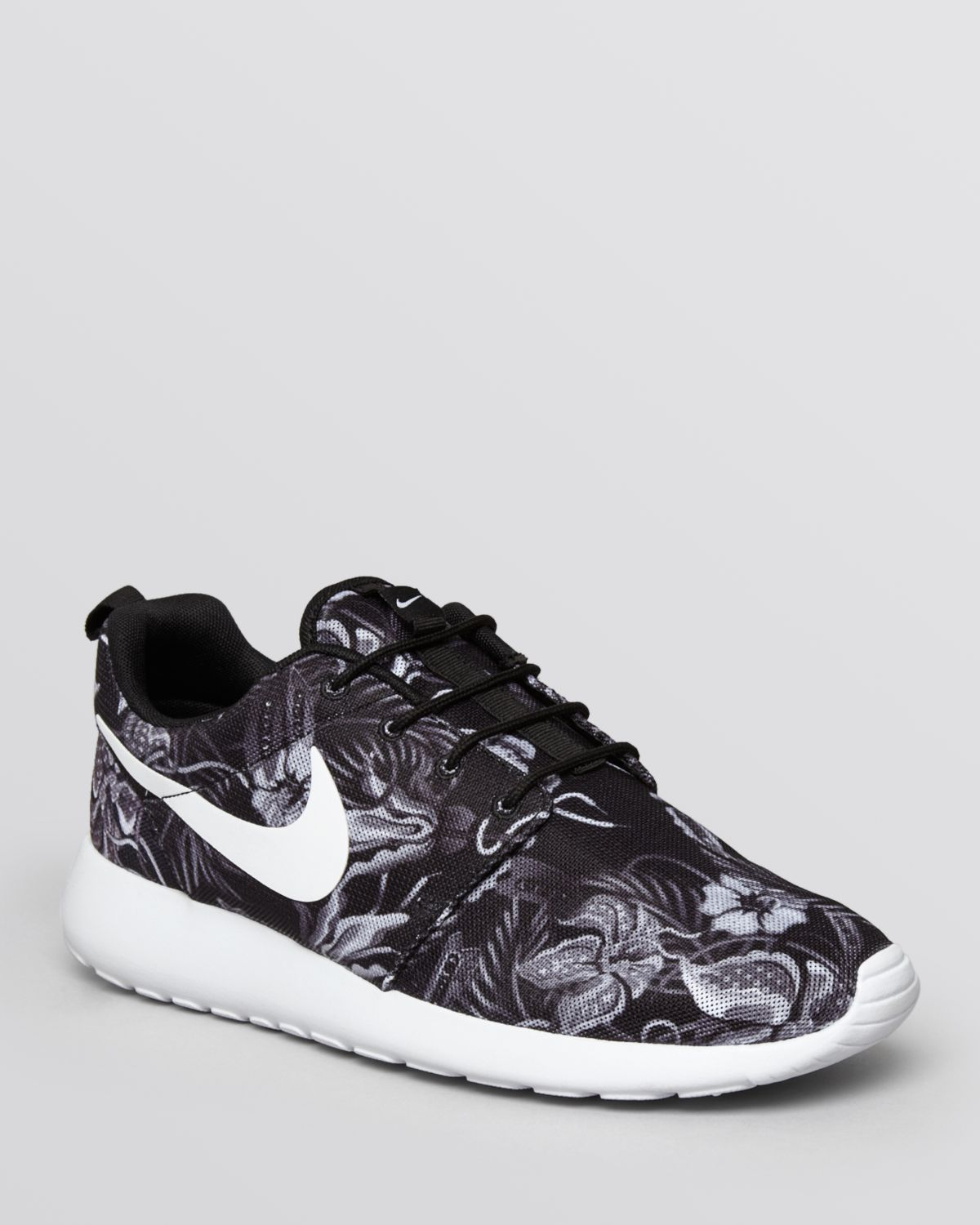 nike roshe run floral