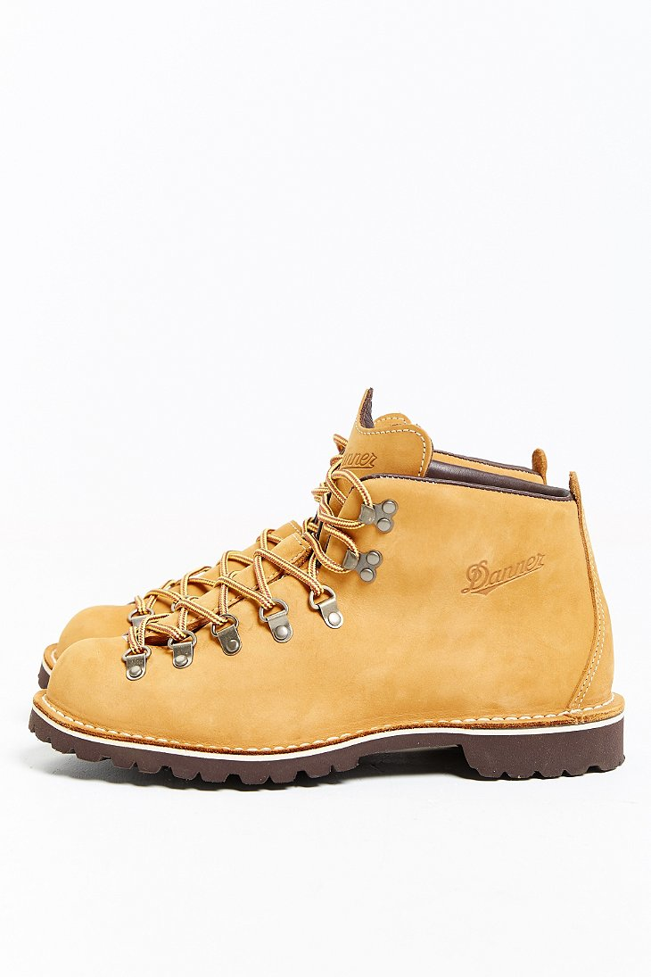mens tan walking boots