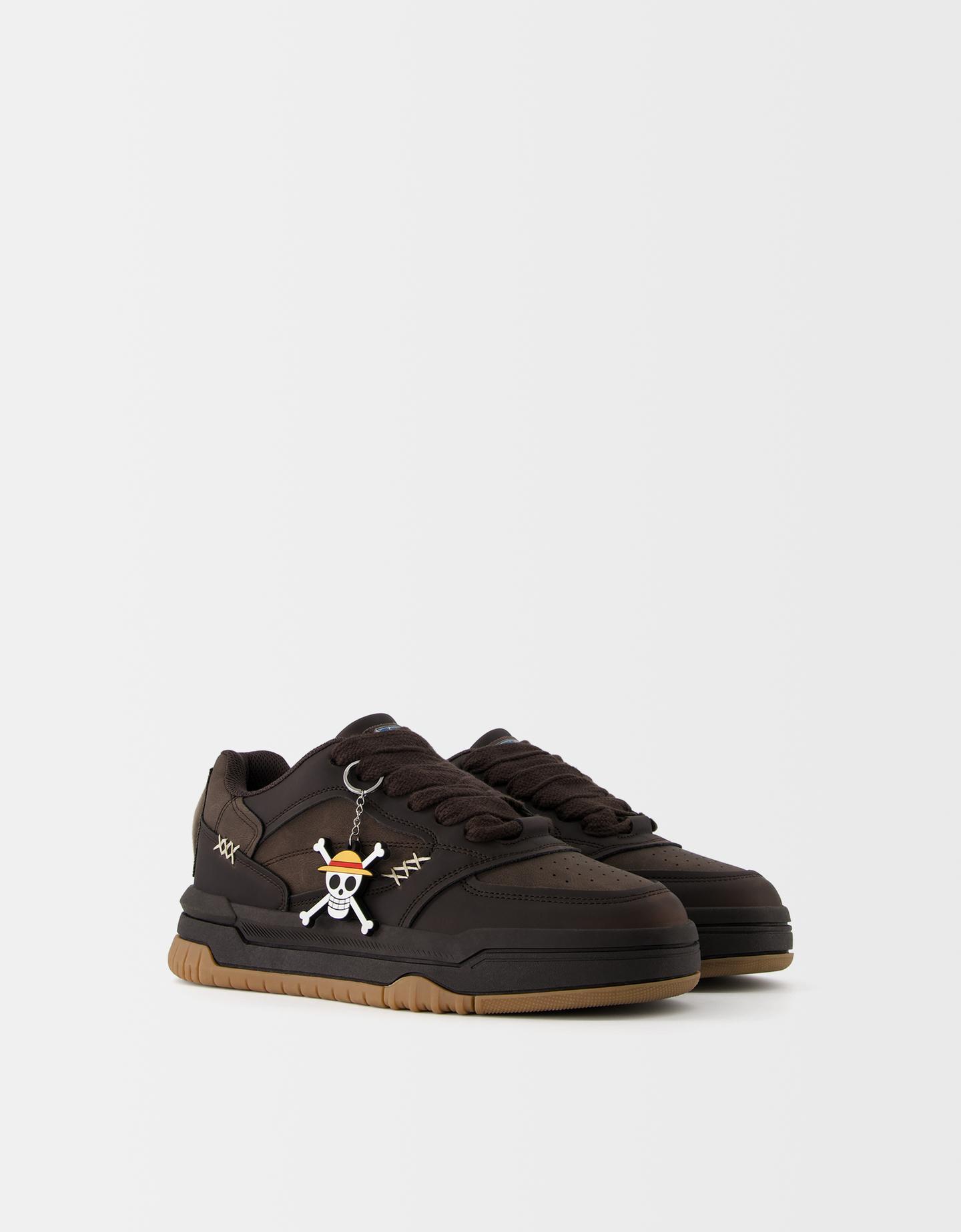 Bershka☆One pieceコラボ キーリング付き スケータースニーカー Bershka☆One pieceコラボ キーリング付き スケータースニーカー