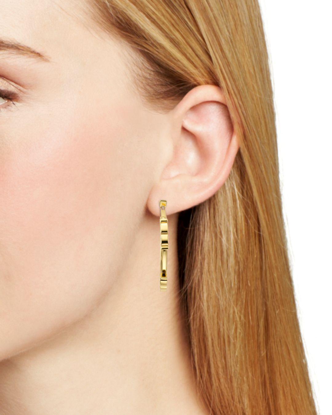 Tory Burch Serif T-hoop Earrings in Metallic | Lyst