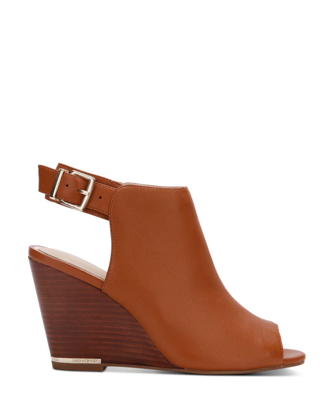 Kenneth Cole Merrick 85 Sandal in Brown 
