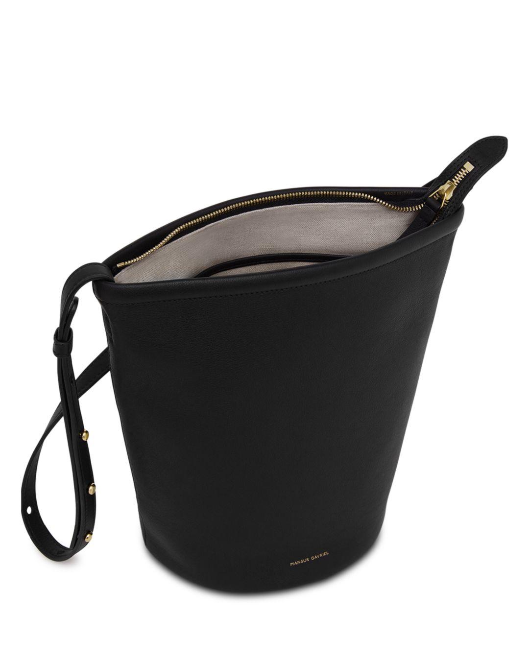 bucket bag with zip