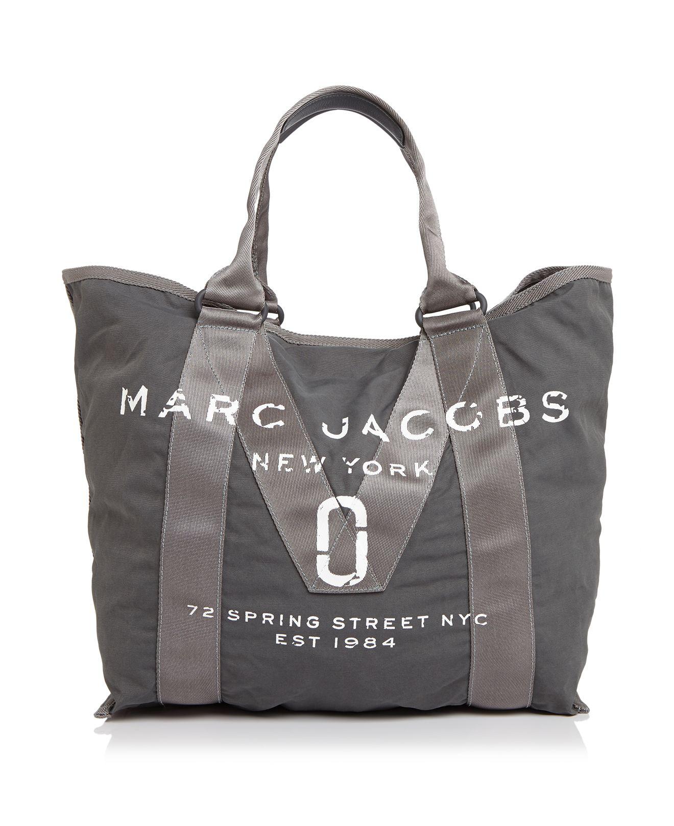 Marc Jacobs Logo Canvas Tote in Black - Lyst