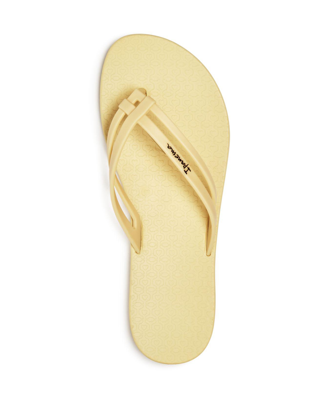 ipanema hashtag flip flops