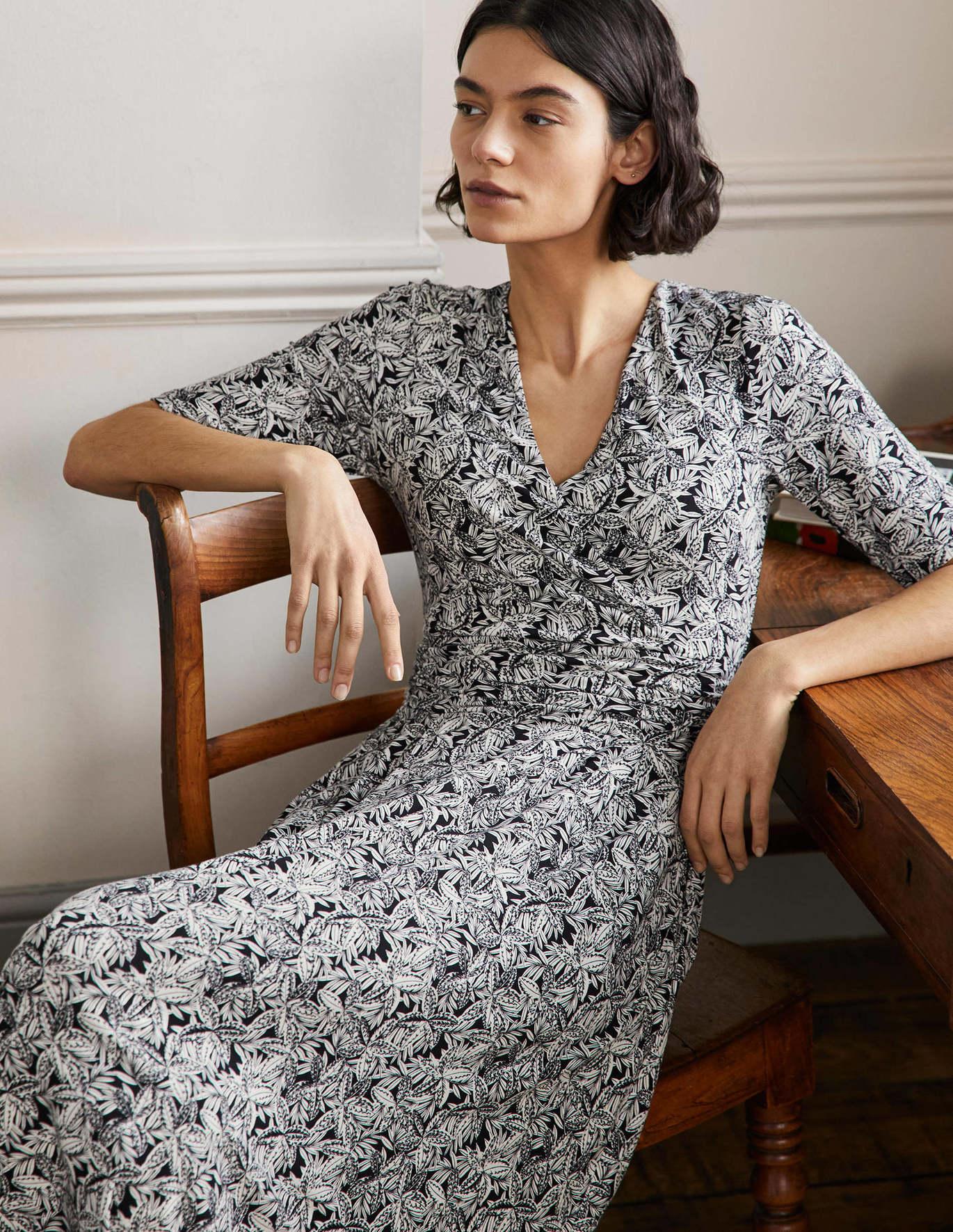 Boden Ruched Waist Jersey Midi Dress in Black | Lyst