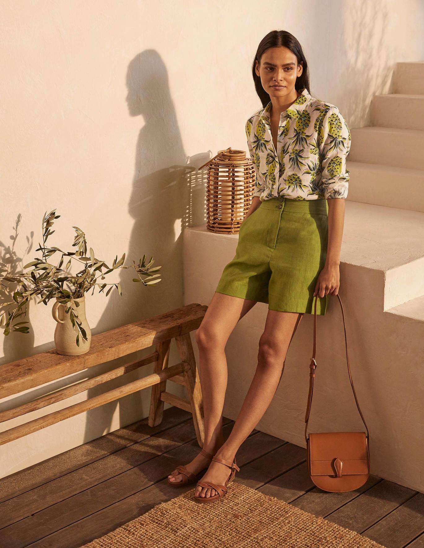 Boden Cornwall Linen Shorts Pea in 