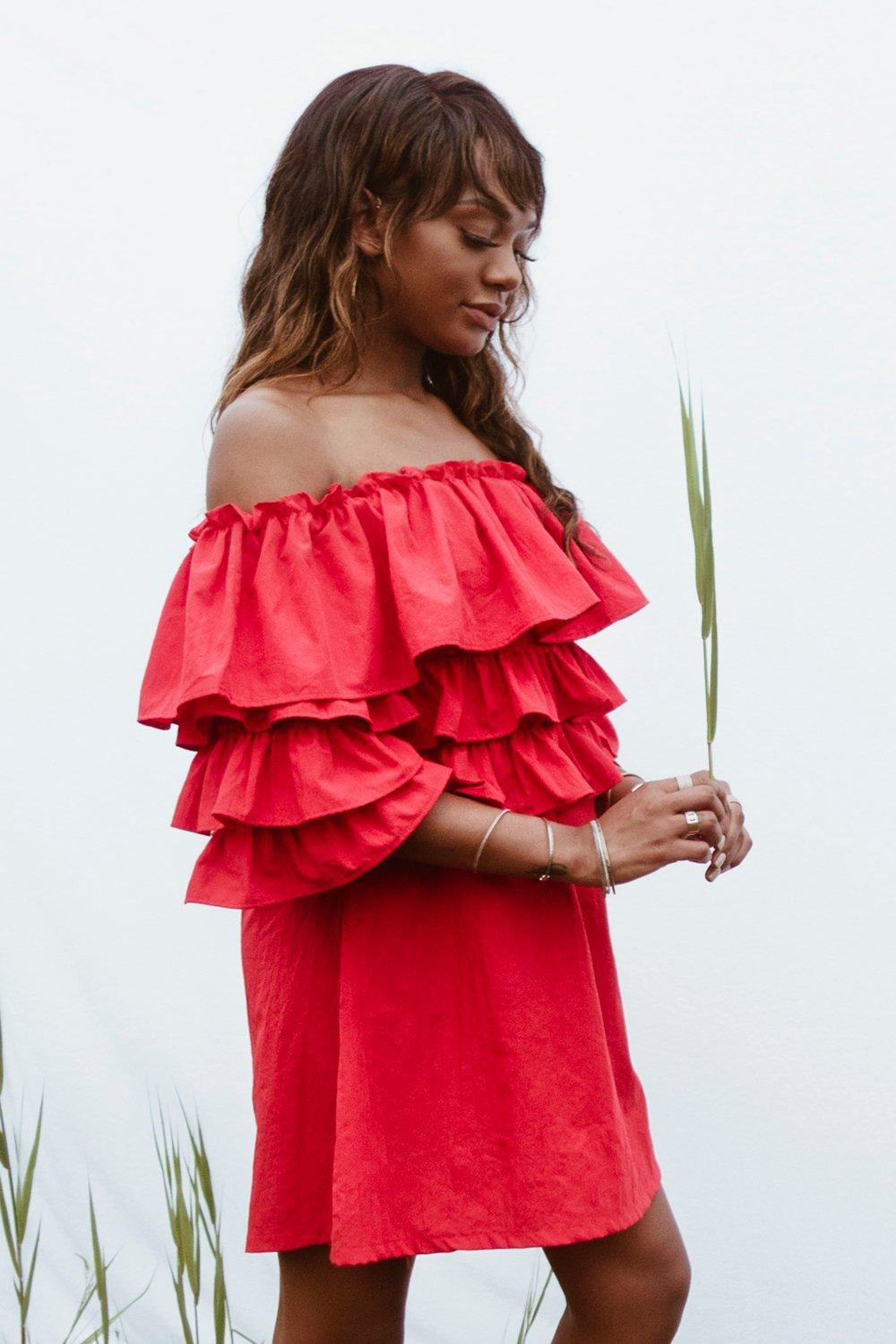 Off shoulder dress nelly 2025