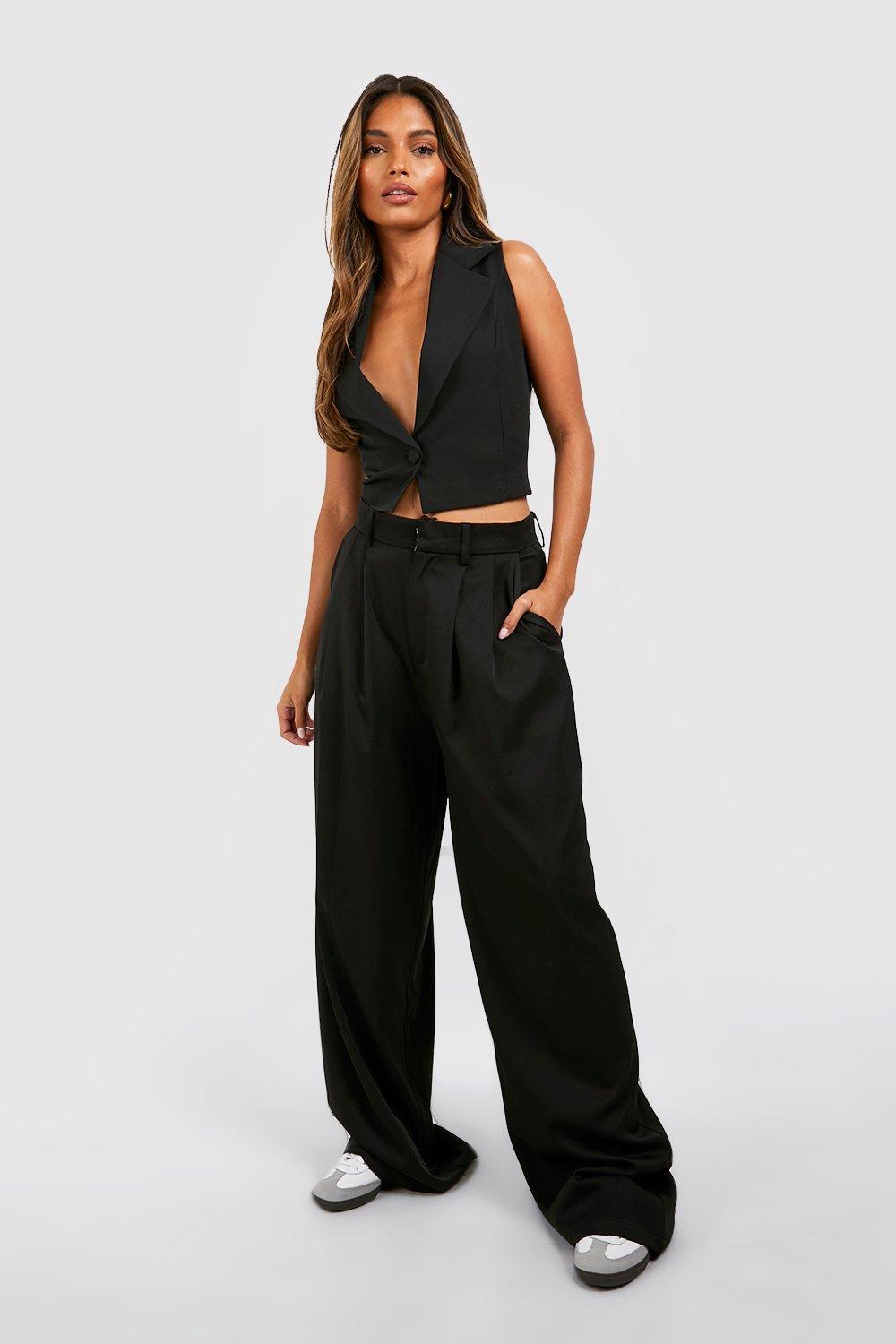 Boohoo Tailored Relaxed Fit Pleated Wide Leg Trousers in Black | Lyst UK