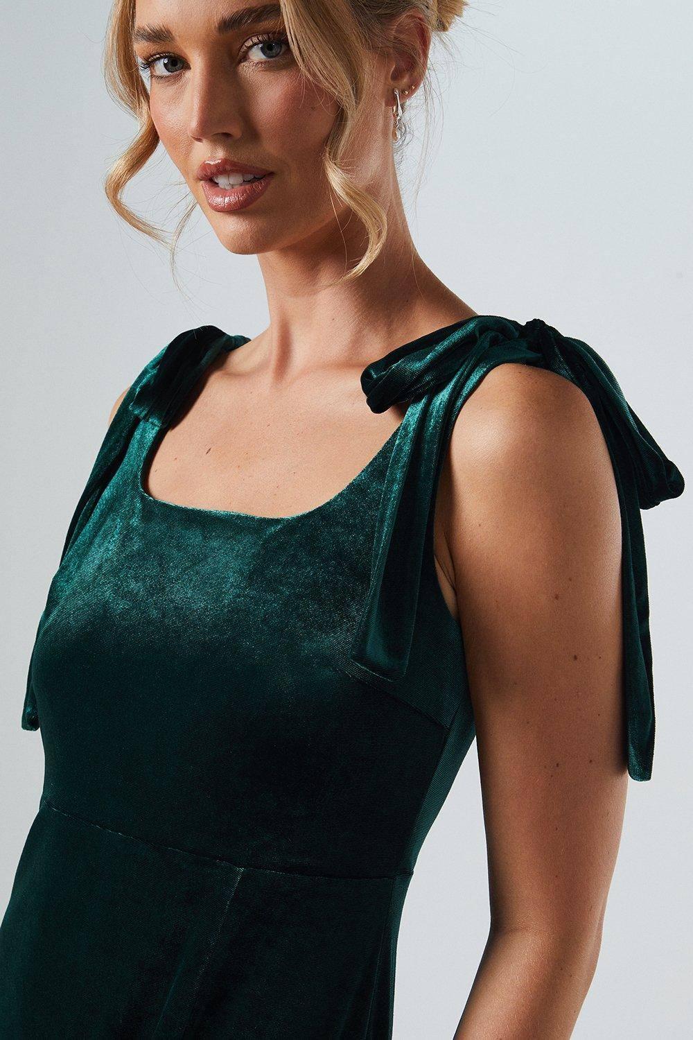 Oasis Tie Shoulder Velvet Bridesmaid Maxi Dress in Green | Lyst