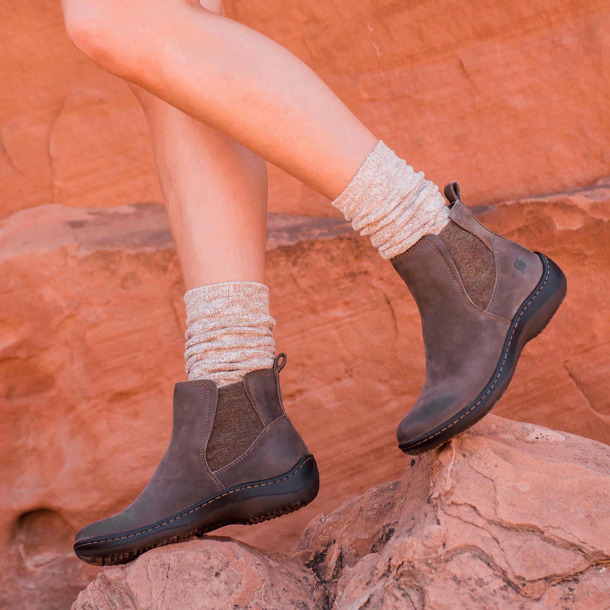 born lenni leather chelsea boot