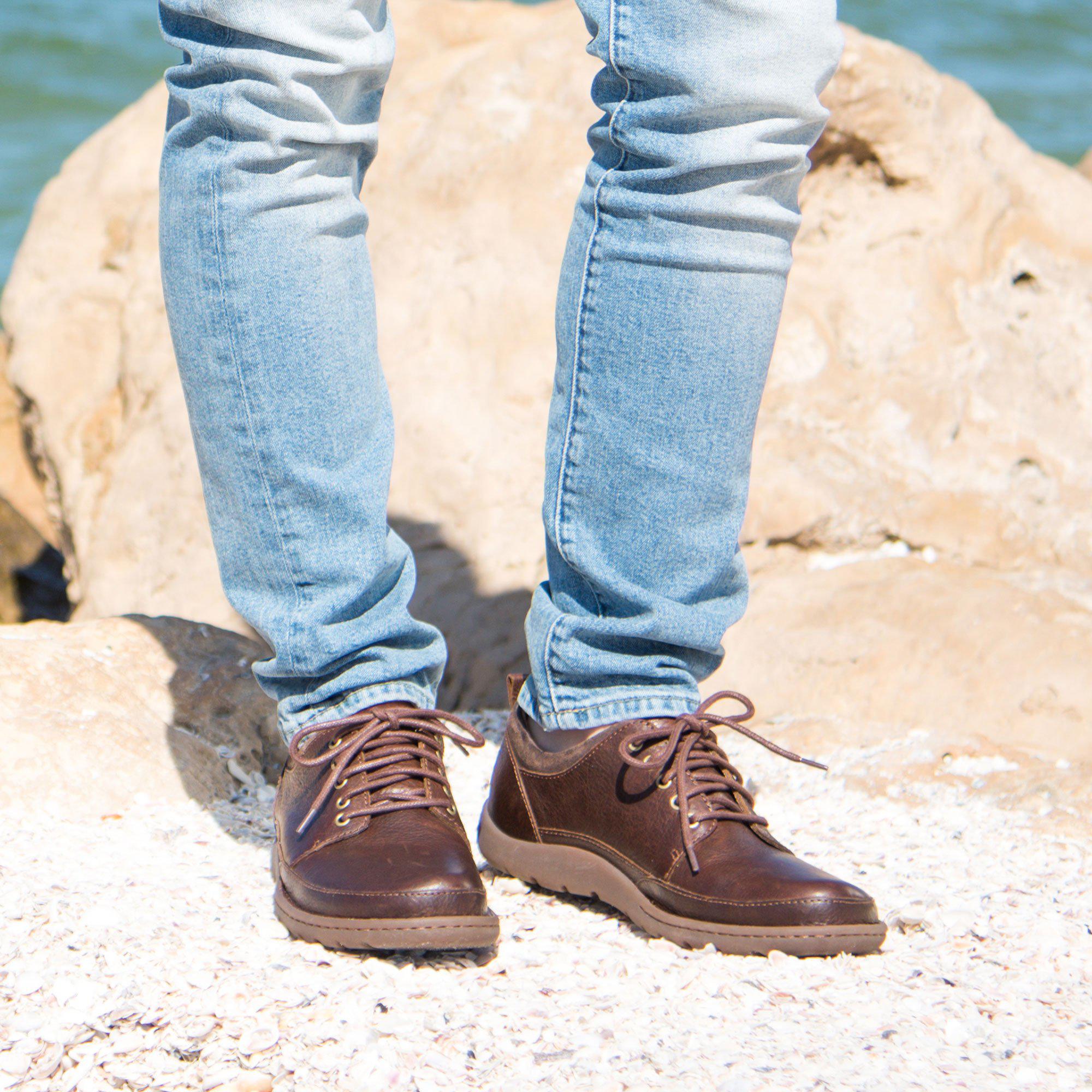 born tie shoes