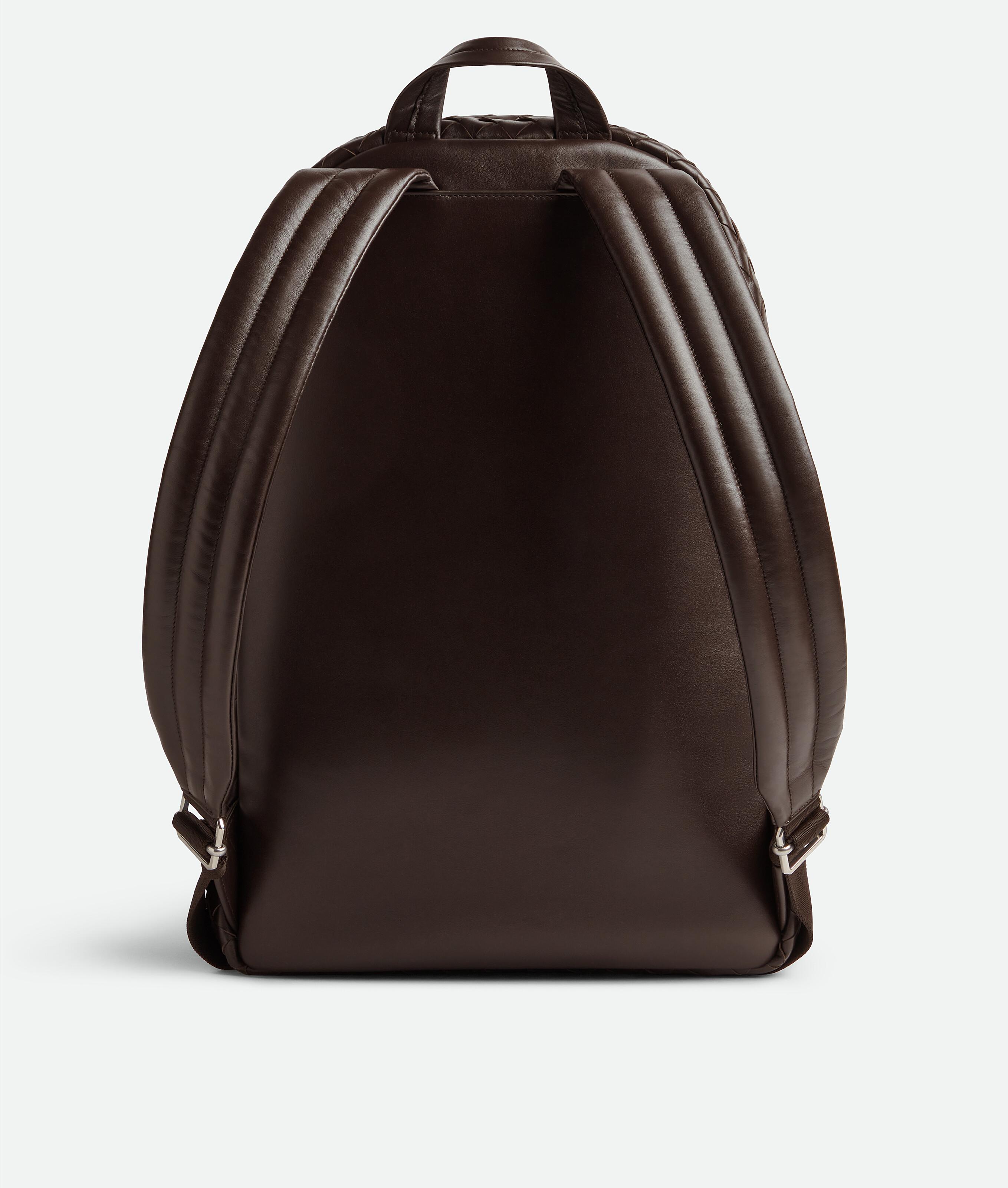 bottega veneta zaino leather backpack 229114 It features the signature intrecciato weave throughout the exterior Intrecciato backpack | Bottega Veneta