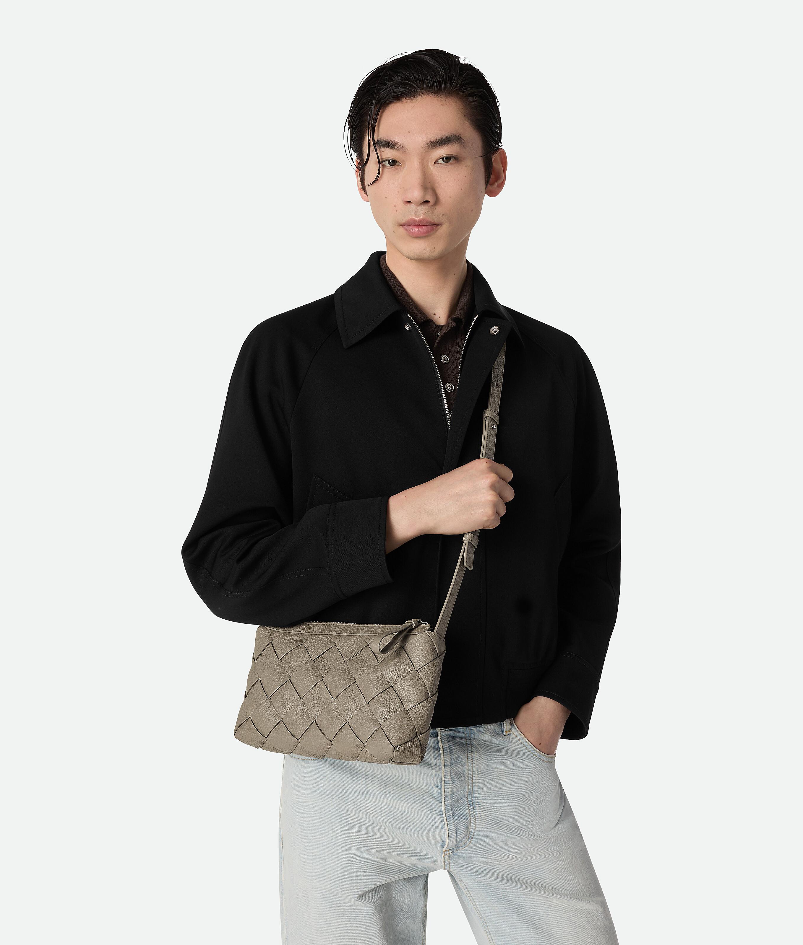 メンズ Bottega Veneta ディアゴ ファスナー メッセンジャー グレー | Lyst
