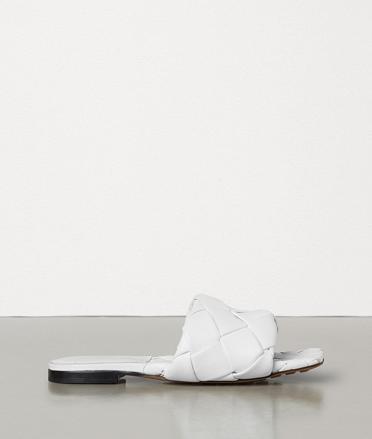 Bottega Veneta Leather Bv Lido Flat Sandals In White 