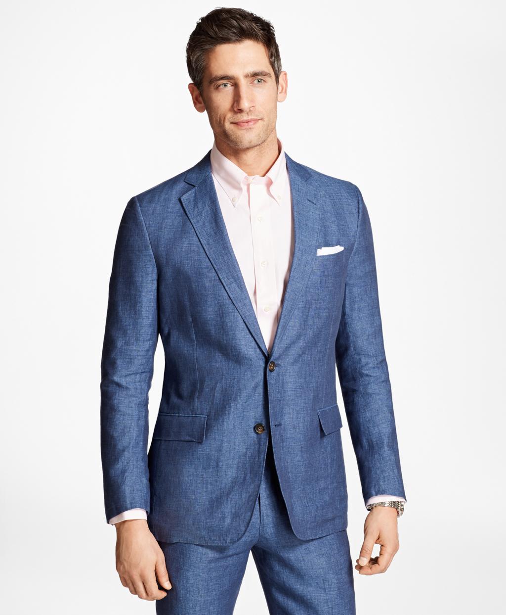 How Should A Sport Coat Fit? A sport coat and a pair of jeans is a timeless combination, but in order to get it right you have to ensure that both your jacket and jeans are a good fit. On that Note .