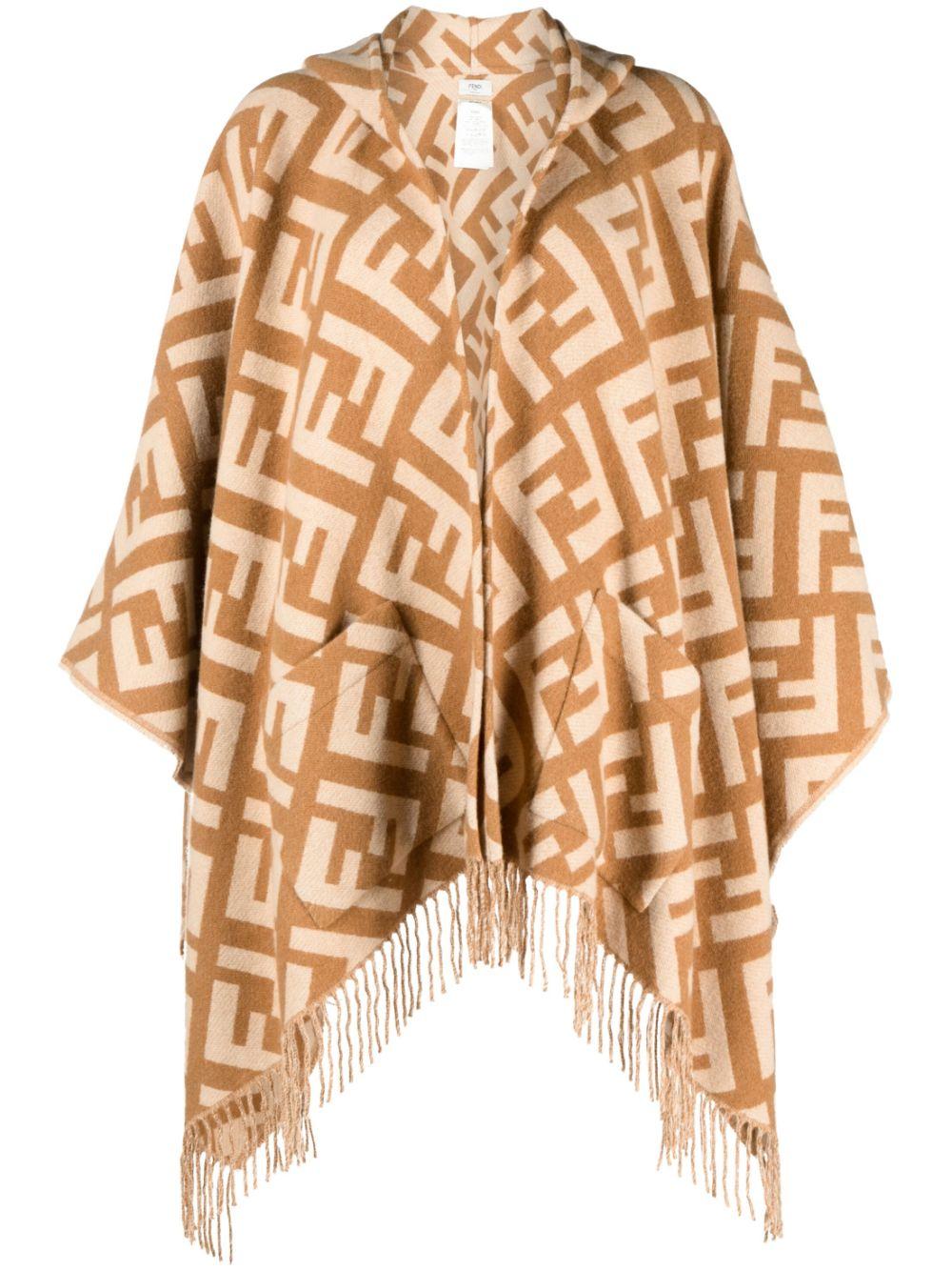Poncho fendi 2025