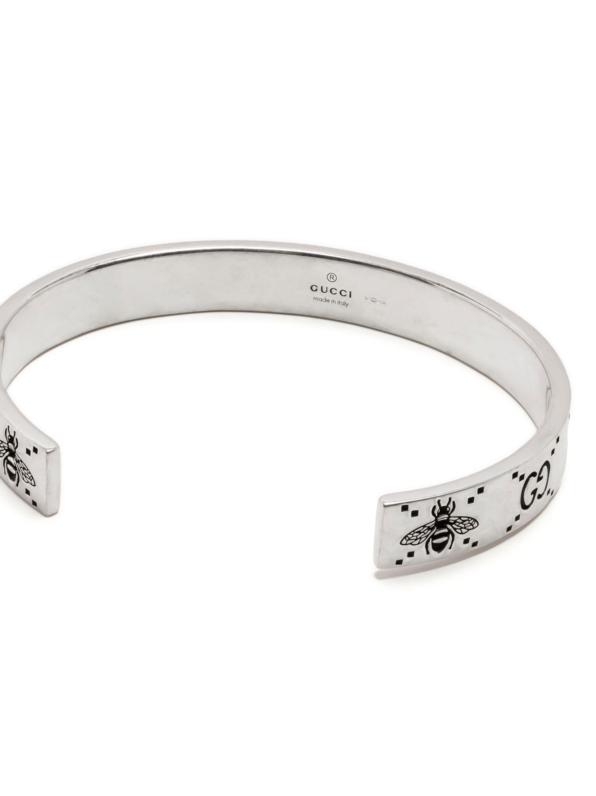 Gucci GG And Bee Engraved Cuff Bracelet in White for Men | Lyst