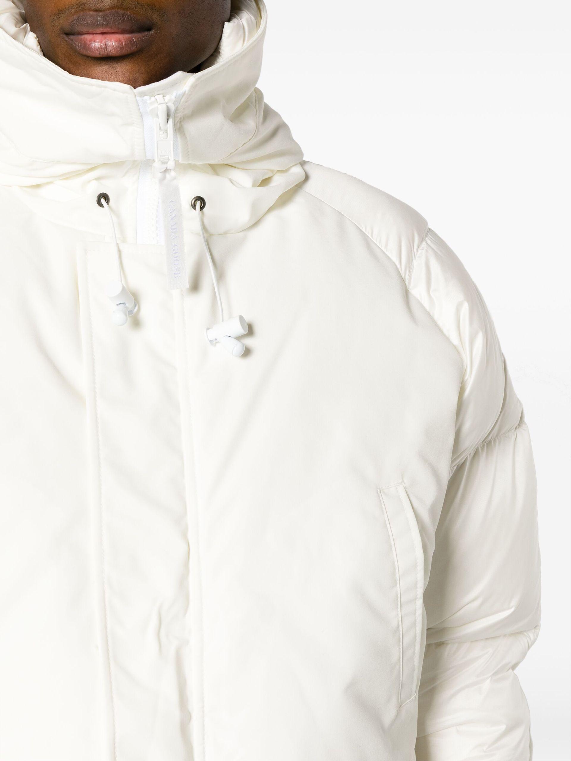 Canada goose store jacket feathers