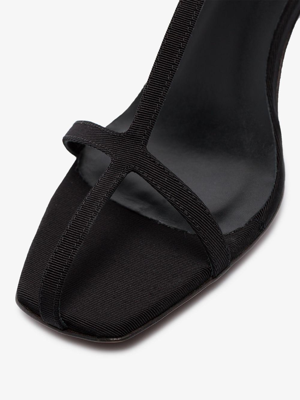 neous flat sandals